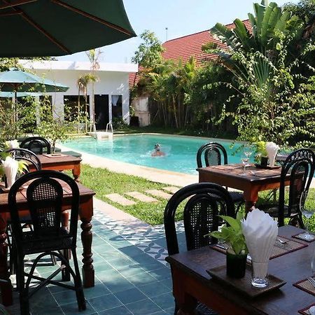 Antique Palm Hotel Siem Reap Buitenkant foto