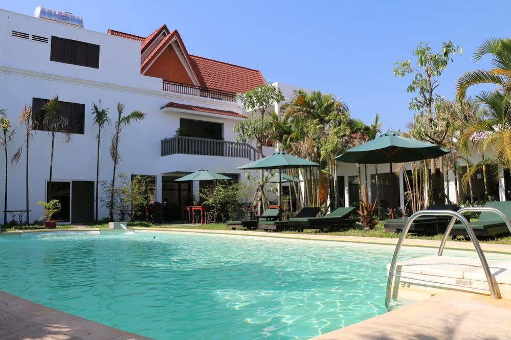 Antique Palm Hotel Siem Reap Buitenkant foto