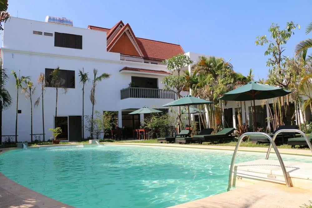 Antique Palm Hotel Siem Reap Buitenkant foto